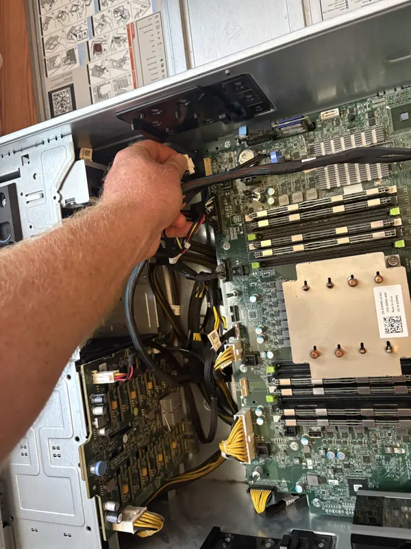 Wiring the dual-socket server